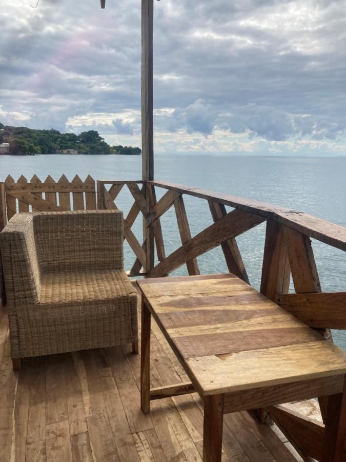 Soul Rebel Lodge & Backpackers Nkhata Bay Esterno foto