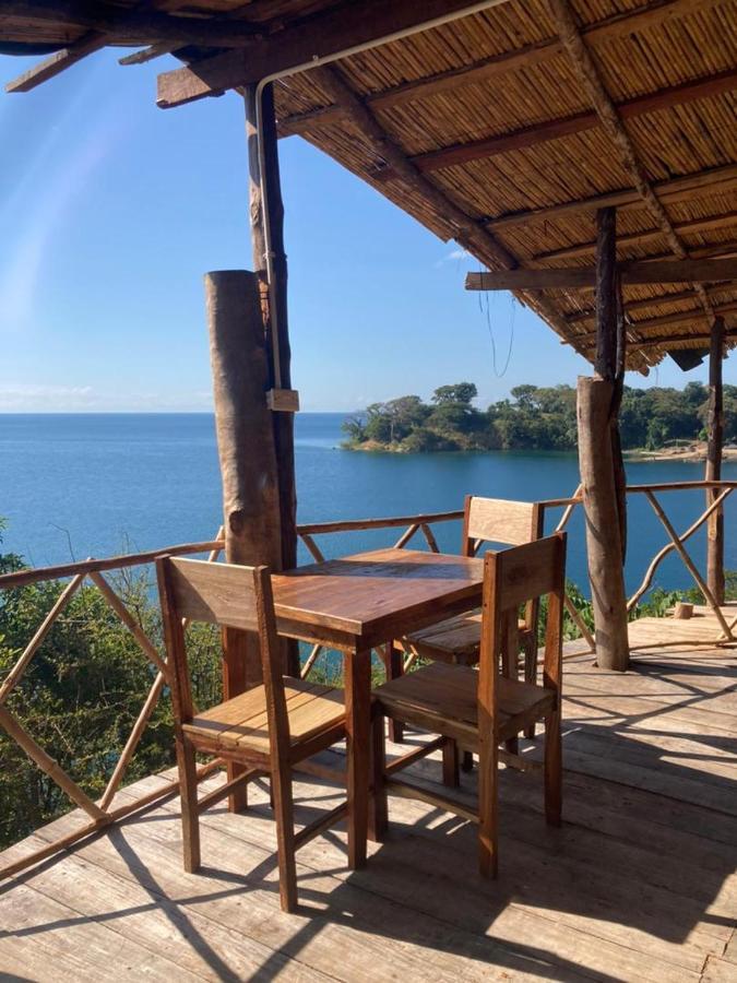 Soul Rebel Lodge & Backpackers Nkhata Bay Esterno foto