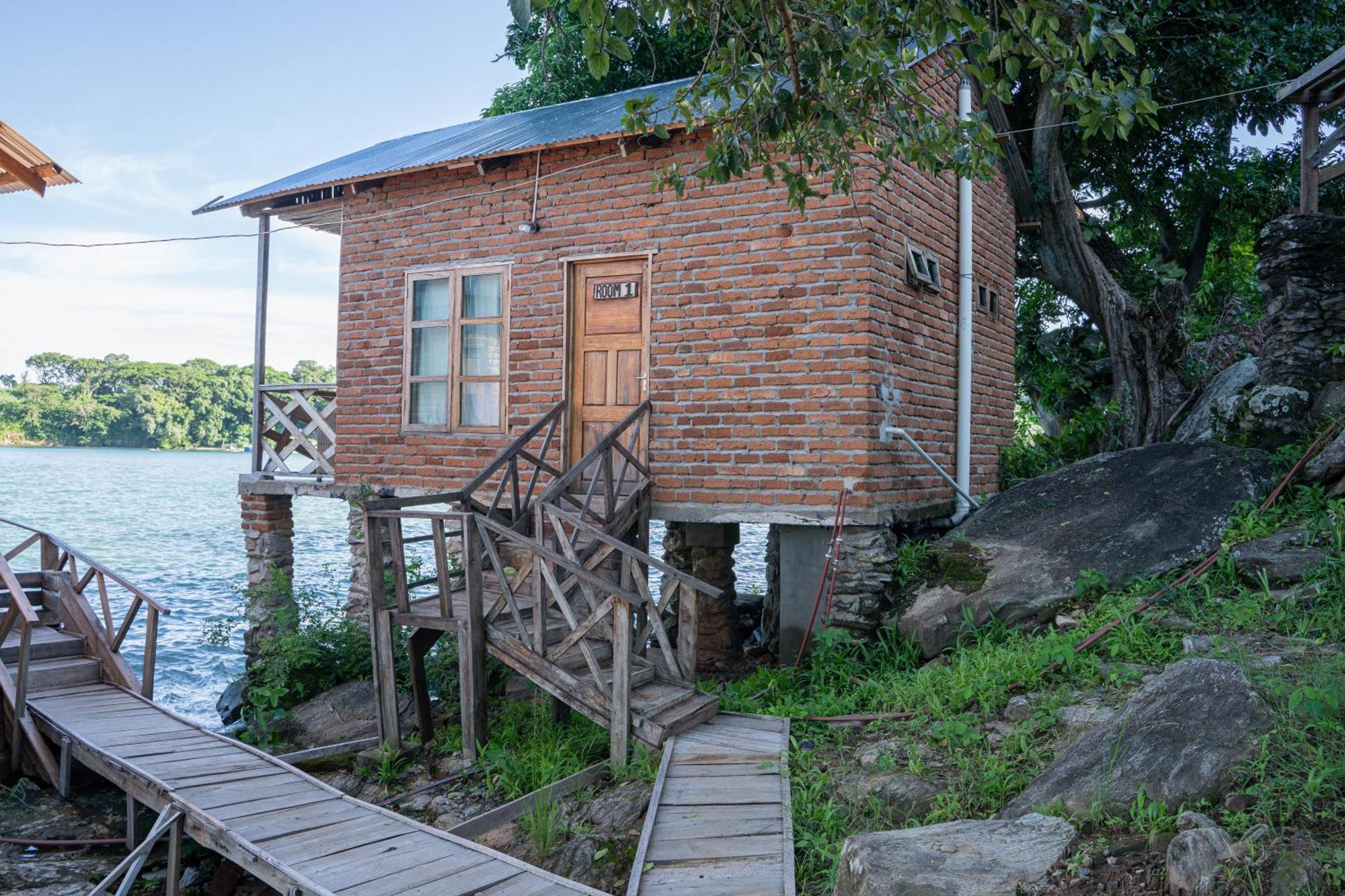 Soul Rebel Lodge & Backpackers Nkhata Bay Esterno foto