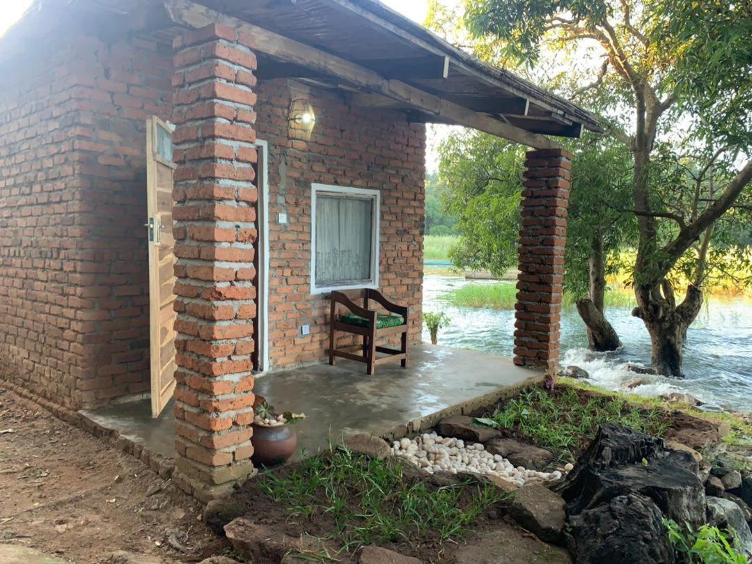 Soul Rebel Lodge & Backpackers Nkhata Bay Esterno foto